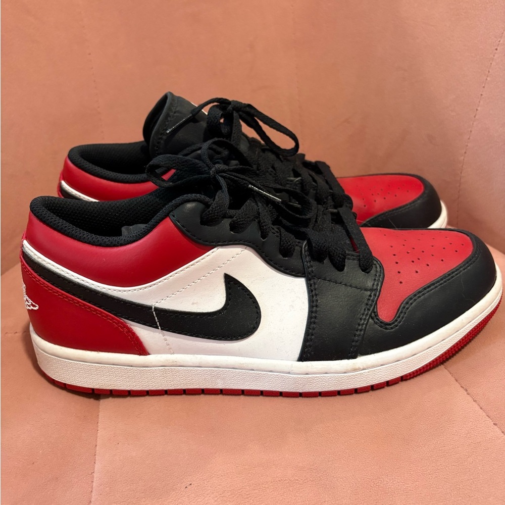 Nike Black, Red, and White Low-Top Sneakers